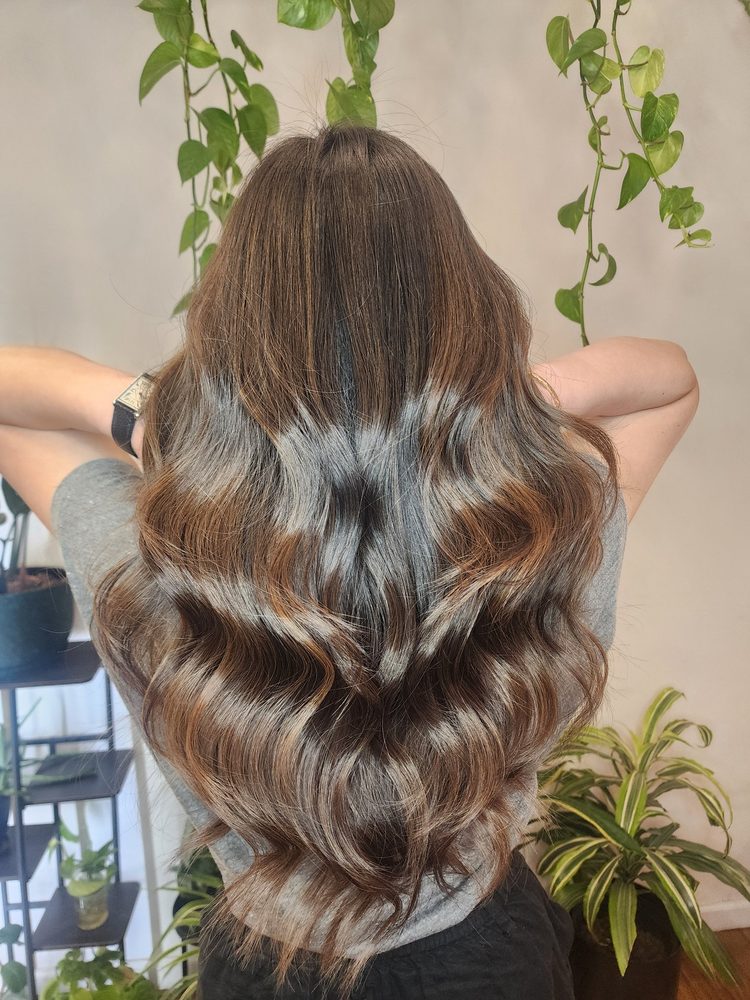 Caramel balayage with soft waves